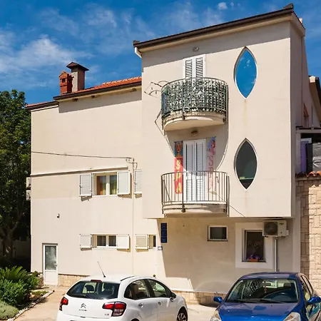 Apartment Pia *