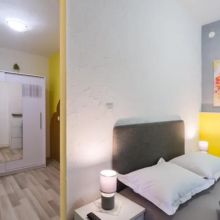 Pia Apartment Dugi Rat