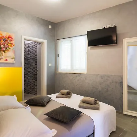 Pia Apartment *