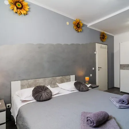 Pia Apartment *