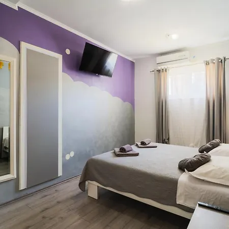 Pia Apartment *